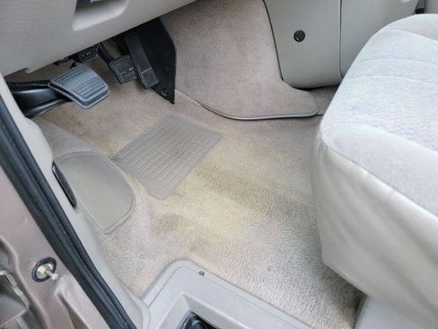 Used 2005 Chevrolet Astro Passenger image 35