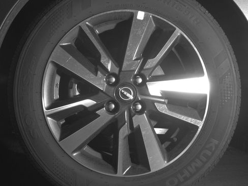 Used 2025 Nissan Versa SV w/ Trunk Package image 12