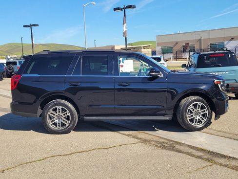 Used 2025 Ford Expedition Active image 3