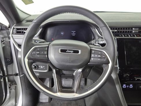 Used 2023 Jeep Grand Cherokee L Laredo image 17