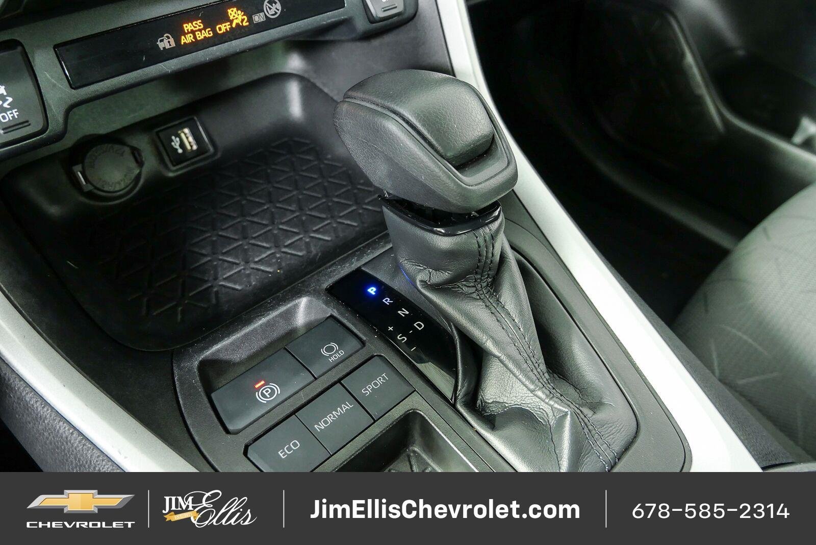Used 2024 Toyota RAV4 XLE FWD image 16