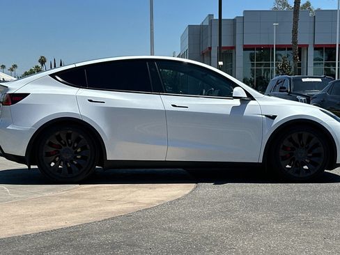 Used 2024 Tesla Model Y Performance AWD/4WD image 3