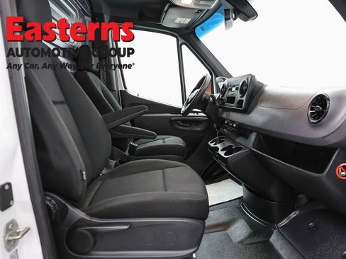 Used 2019 Freightliner Sprinter 2500 RWD image 19