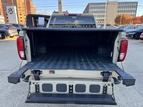 Used 2022 GMC Sierra 1500 Elevation w/ LPO, Elevation Black Package image 9