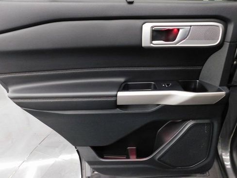 Used 2023 Ford Explorer Limited image 28