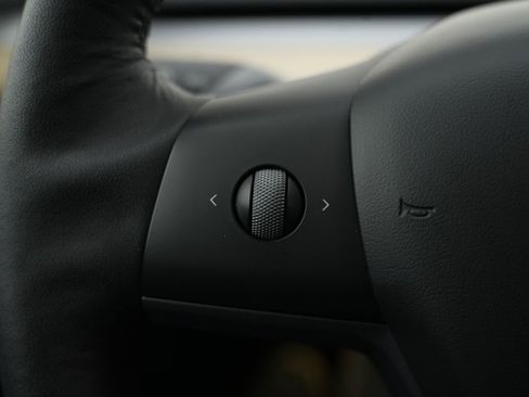 Used 2023 Tesla Model Y Long Range image 44