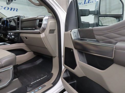 Used 2025 Ford F450 Platinum w/ Platinum Plus Package image 30