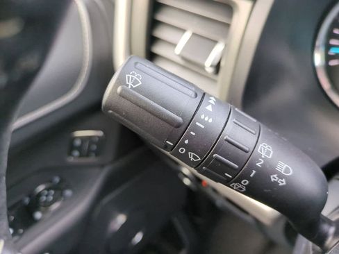 Used 2024 Ford Expedition XLT image 29