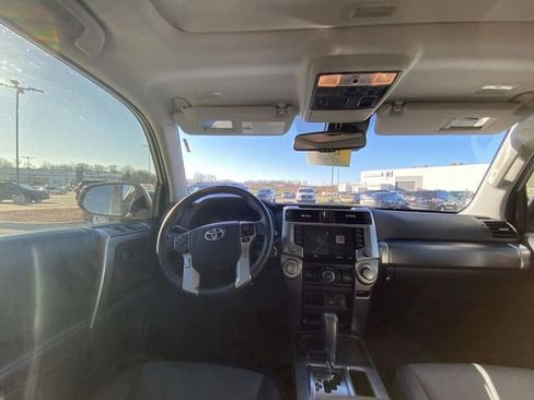 Used 2022 Toyota 4Runner SR5 Premium image 5