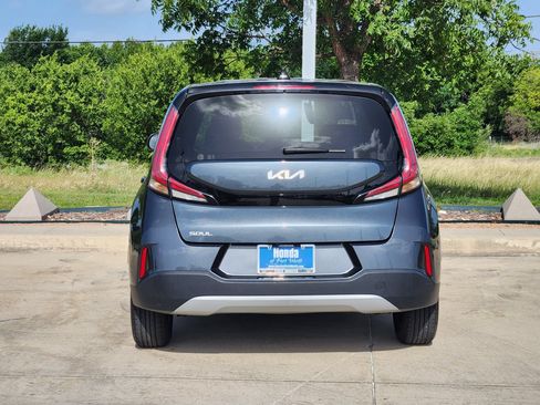 Used 2024 Kia Soul LX w/ Option Group 015 FWD image 6