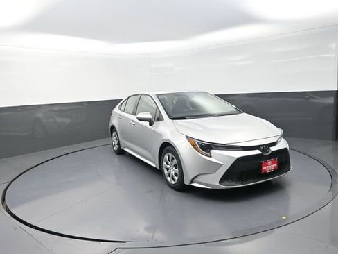 Used 2022 Toyota Corolla LE FWD image 26