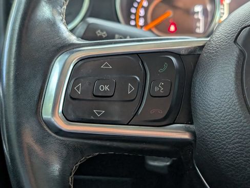 Used 2020 Jeep Wrangler Unlimited Sahara AWD/4WD image 21