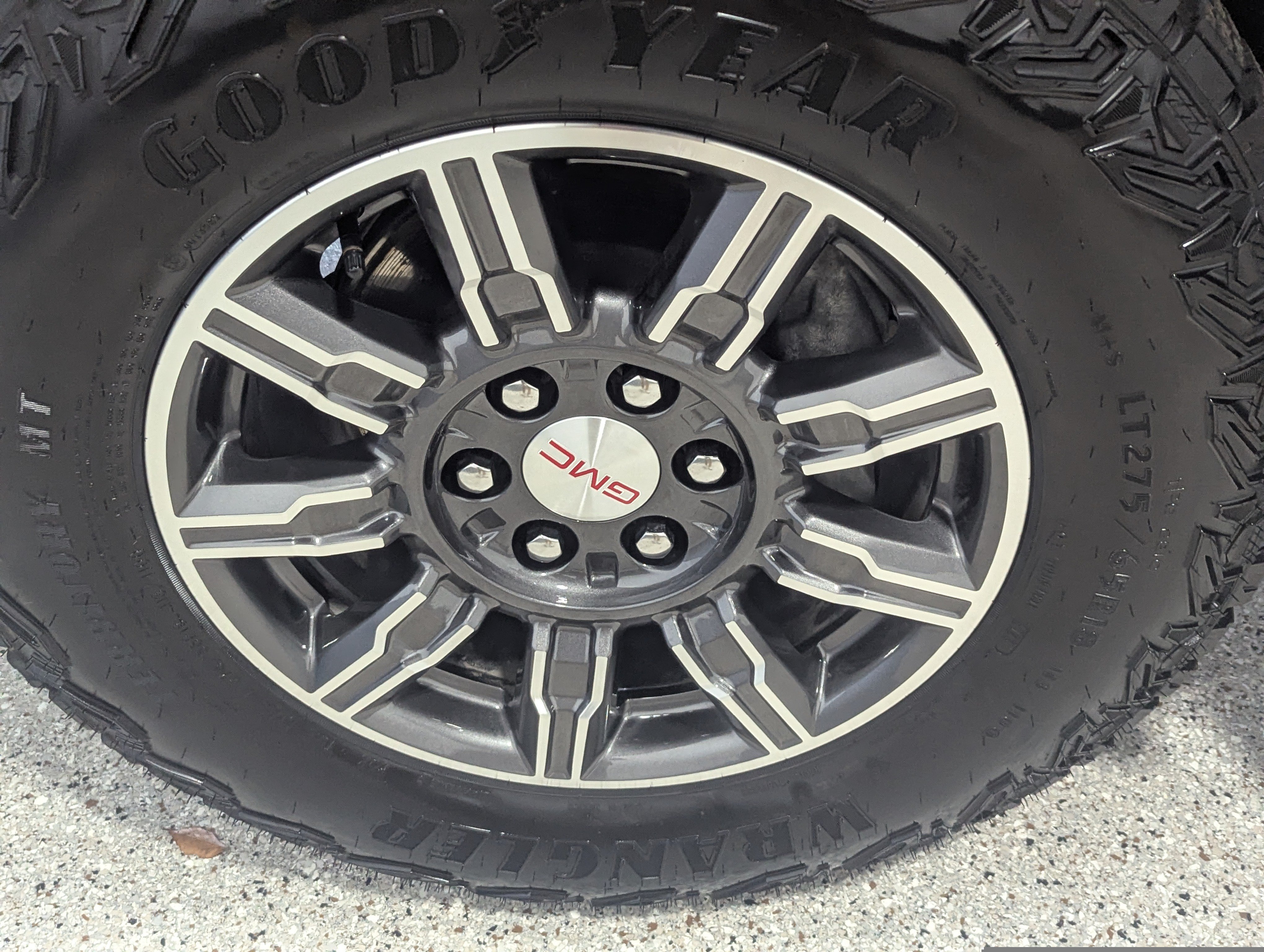 Used 2025 GMC Sierra 1500 AT4 w/ AT4 Premium Package AWD/4WD image 9