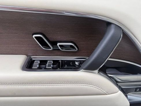 Certified 2023 Land Rover Range Rover SE image 16