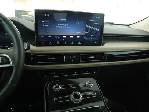 Used 2023 Lincoln Nautilus Reserve AWD/4WD image 12