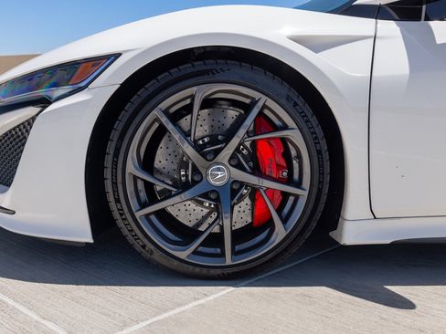 Used 2017 Acura NSX AWD/4WD image 13