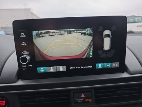 Used 2024 Honda Pilot Touring image 7