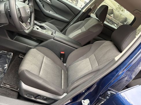 Used 2025 Nissan Rogue SV image 61