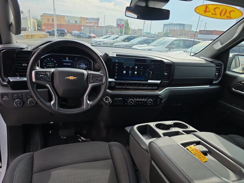 Used 2024 Chevrolet Silverado 1500 LT w/ Z71 Off-Road Package AWD/4WD image 3