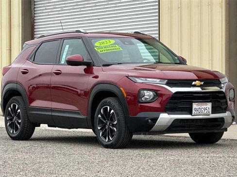 Used 2023 Chevrolet TrailBlazer LT image 2