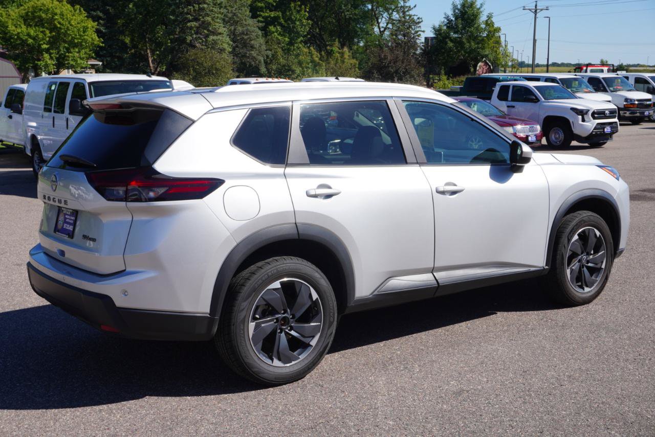 Used 2024 Nissan Rogue SV w/ SV Premium Package AWD/4WD image 5