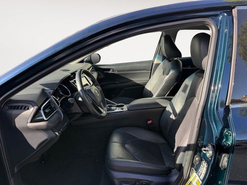 Used 2018 Toyota Camry XLE FWD image 10