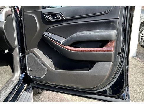Used 2018 GMC Yukon SLE w/ HD Trailering Package AWD/4WD image 19
