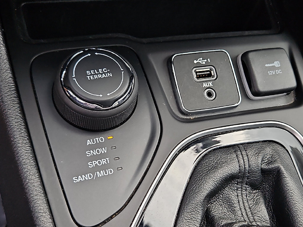 Used 2021 Jeep Cherokee Limited AWD/4WD image 17