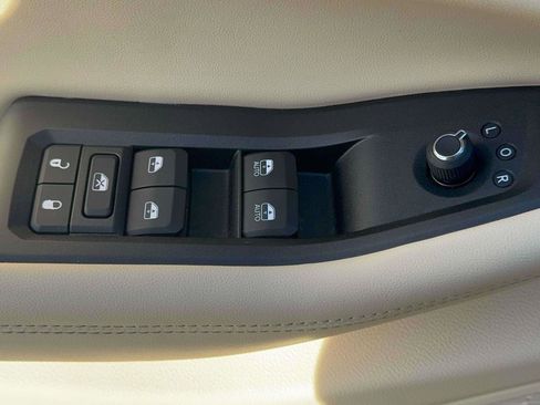 Used 2023 Jeep Grand Cherokee Limited image 13