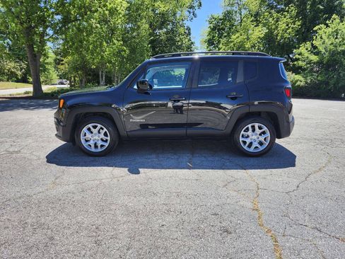 Used 2018 Jeep Renegade Latitude FWD image 18