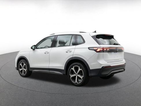 Used 2026 Volkswagen Tiguan SE AWD/4WD image 5