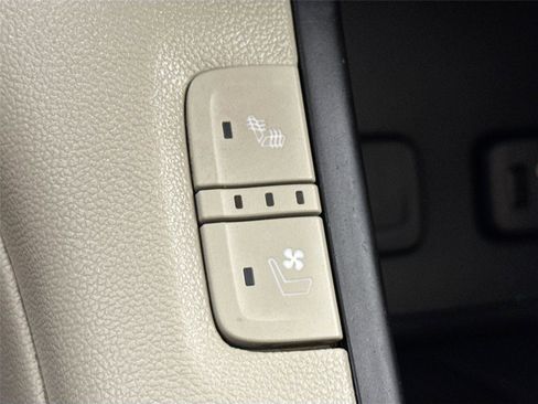 Used 2018 GMC Acadia Denali w/ Technology Package image 34