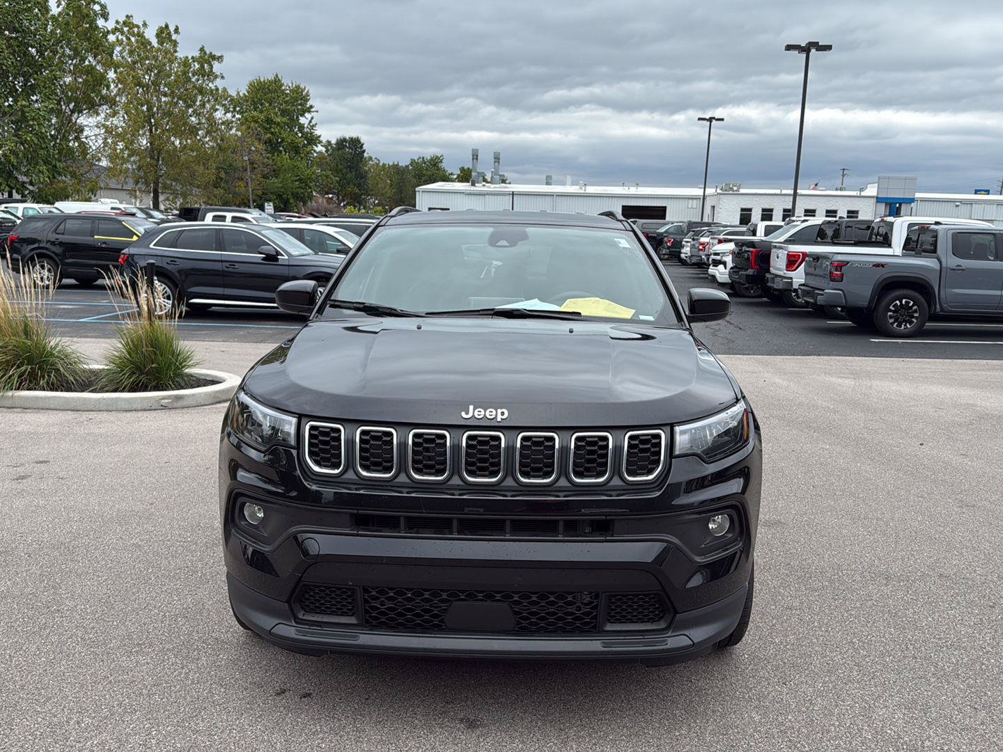 Used 2025 Jeep Compass Latitude AWD/4WD image 8