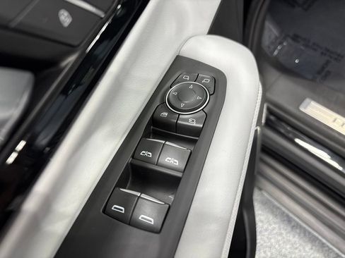 Used 2025 Chevrolet Suburban Premier AWD/4WD image 50