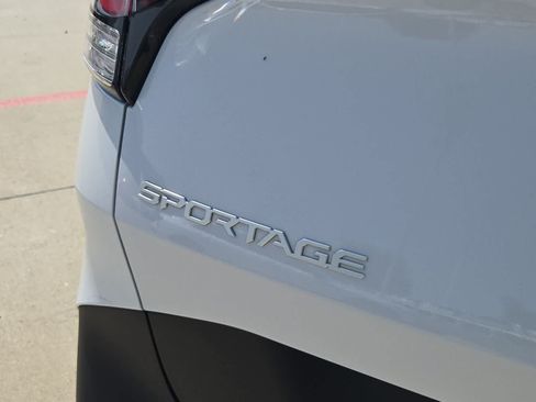 Used 2025 Kia Sportage EX FWD image 12