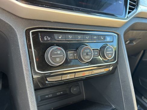 Certified 2022 Volkswagen Atlas Cross Sport SE image 28