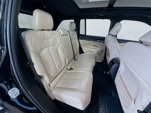 New 2025 Jeep Grand Cherokee Limited w/ Luxury Tech Group II image 30