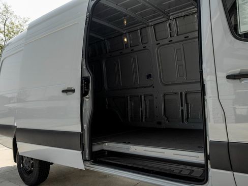 New 2025 Mercedes-Benz Sprinter 2500 image 10