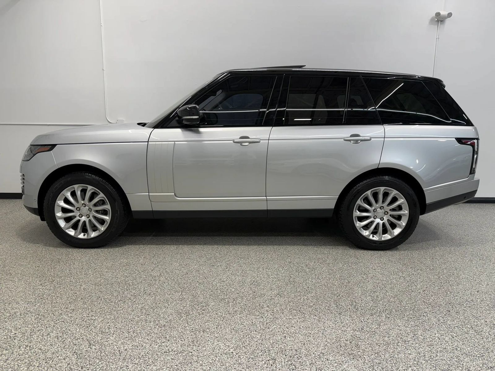 Used 2019 Land Rover Range Rover HSE AWD/4WD image 3