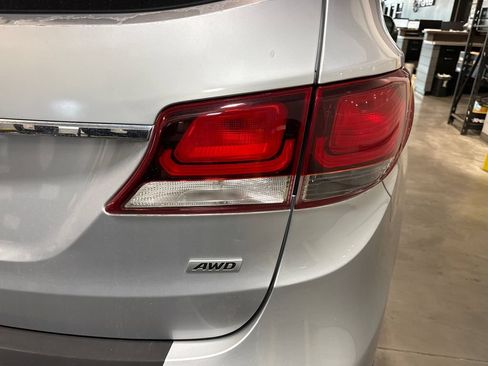 Used 2017 Hyundai Santa Fe SE AWD/4WD image 5