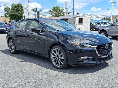 Used 2018 MAZDA MAZDA3 Grand Touring w/ Premium Equipment Package FWD image 3