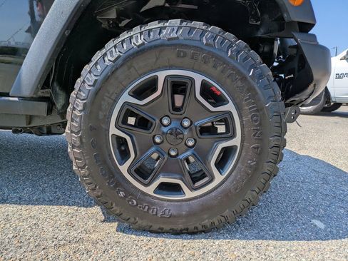 Used 2017 Jeep Wrangler Sport AWD/4WD image 12