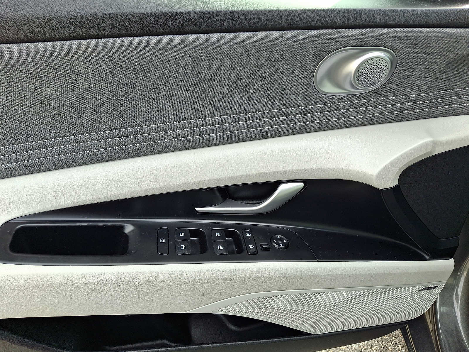 Used 2024 Hyundai Elantra Limited FWD image 13