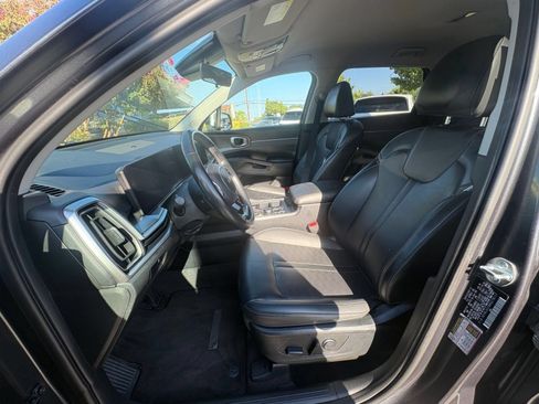 Used 2024 Kia Sorento S AWD/4WD image 7