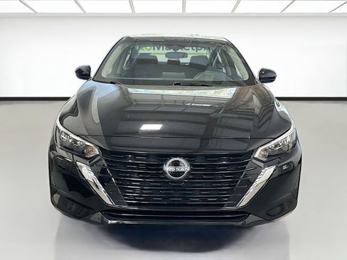 Used 2025 Nissan Sentra SV image 2