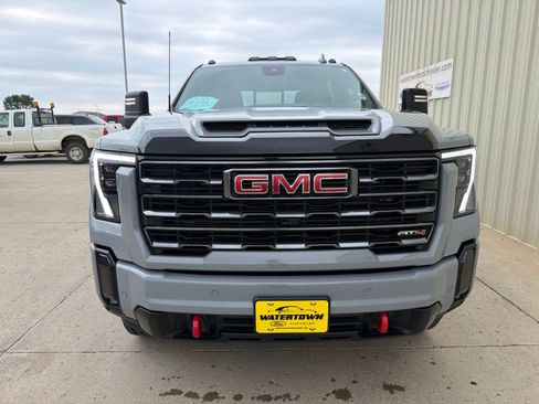 Used 2024 GMC Sierra 2500 AT4 w/ Technology Package AWD/4WD image 3