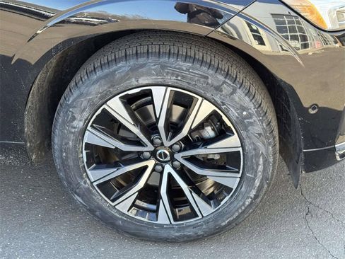 Certified 2023 Volvo XC60 B5 Plus w/ Climate Package image 6