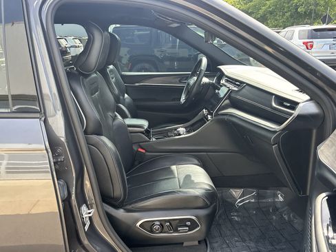 Certified 2021 Jeep Grand Cherokee L Overland w/ Luxury Tech Group IV AWD/4WD image 9