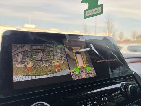 Used 2023 Nissan Armada SL image 14