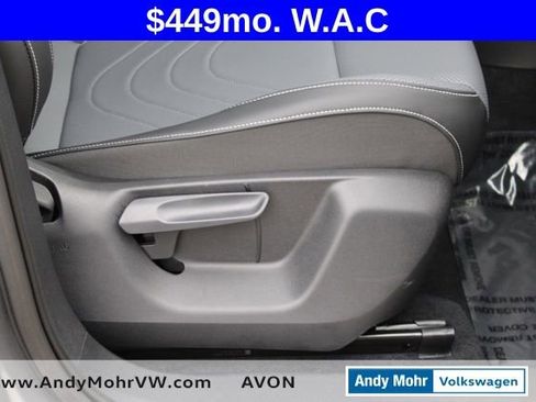 Used 2025 Volkswagen Tiguan SE AWD/4WD image 21